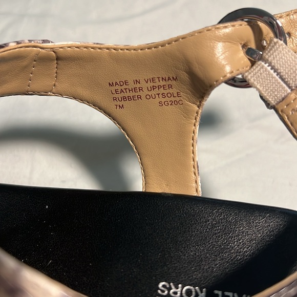 Barely worn Michael Kors cute wedged sandal ✨ Size 7! - Picture 5 of 5